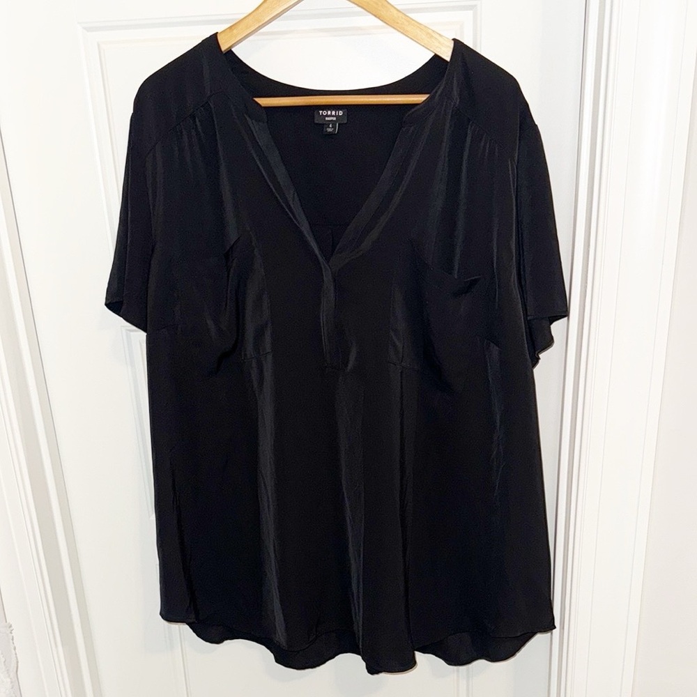 Torrid Black Relaxed Short Sleeve Flutter Blouse